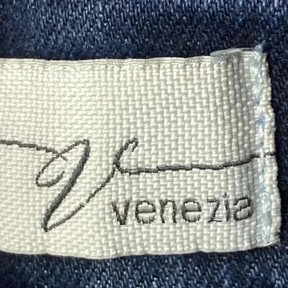 VENEZIA WOMENS SIZE 26 DENIM SKIRT  POCKETS EMBOSSED DESIGN ON BACK POCKETS - Picture 12 of 13